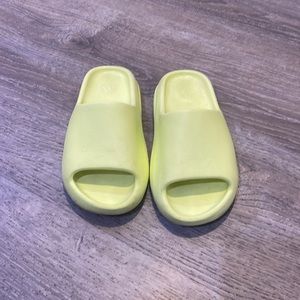Green Glow yeezy slides size 4 men